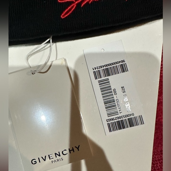 GIVENCHY UNISEX SCRIPT LOGO WOOL BEANIE BLACK RED - Picture 11 of 11